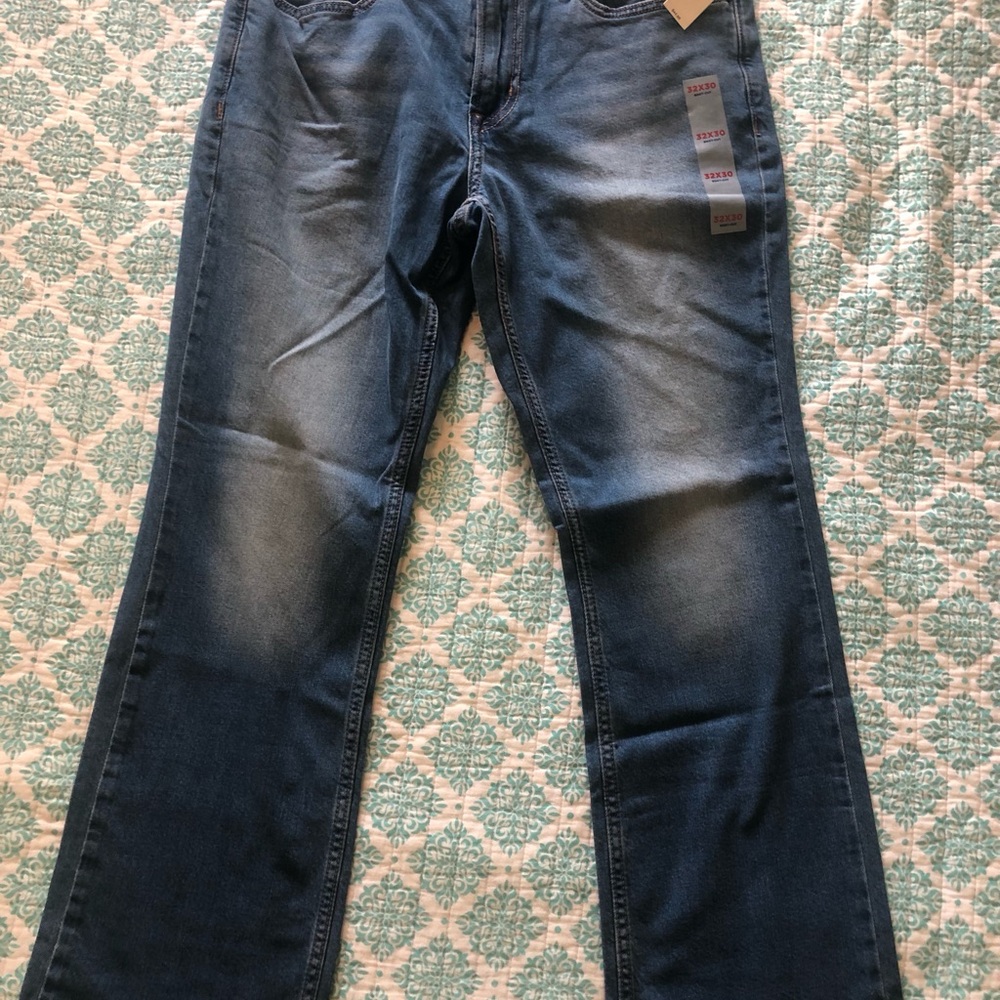 Old Navy Men's Bootcut Jeans in Dark Blue Wash